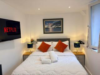 Luxury York City Centre Apartment - King Size Bed - Walk to Train Station & Top Attraction - 1