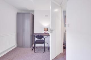 Spacious Central Home, Garden & Parking - 8