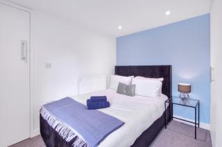 Spacious Central Home, Garden & Parking - 2