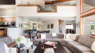 Sleeps 16 Modern Mountain Escape w Hot Tub Mason by AvantStay - 7