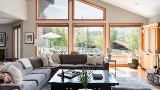 Sleeps 16 Modern Mountain Escape w Hot Tub Mason by AvantStay - 4