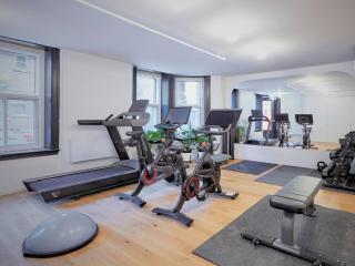 Central location in Montreal with parking - 6