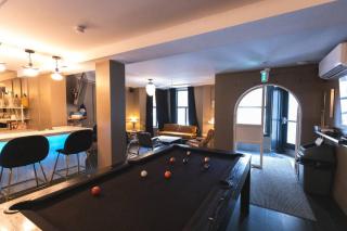 Central location in Montreal with parking - 2