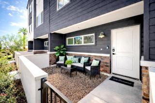 Emerald Palm- Luxury 3BR- Pool, King Beds, Spacious, Quiet, Garage, Close to Airport and OldTown - 4