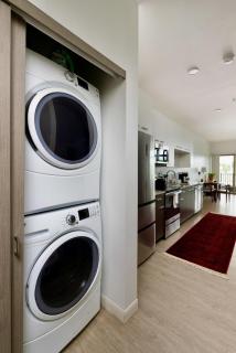 Walker's Point Apt with Gym and Balcony - Sleeps 4-5 - 1