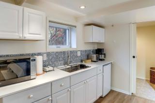 Walkable Green Lake Studio w/ Fireplace - 8