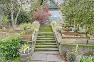 Walkable Green Lake Studio w/ Fireplace - 9