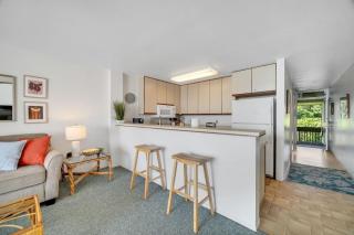 Oceanfront 1bd 1ba Walk to Shops Restaurants 215 - 2