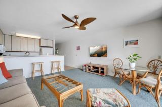 Oceanfront 1bd 1ba Walk to Shops Restaurants 215 - 1