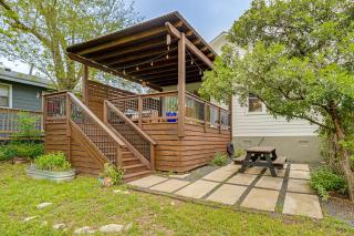Old Austin Vibes! Spacious Yard & Porch Near UT - 7