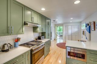 Old Austin Vibes! Spacious Yard & Porch Near UT - 2