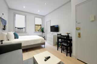 The Yorkville Vibe 8679 - 9