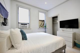 The Yorkville Vibe 8679 - 7