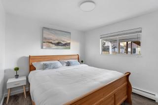 Near Skytrain and 15 mins Downtown w Free Parking - 9