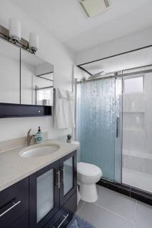 Near Skytrain and 15 mins Downtown w Free Parking - 5
