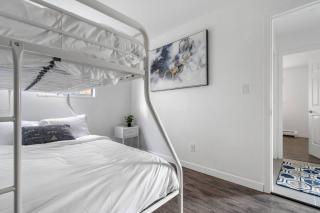 Near Skytrain and 15 mins Downtown w Free Parking - 4