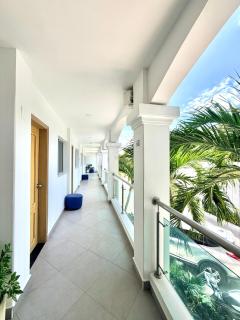 Hotel La Mansion - 9