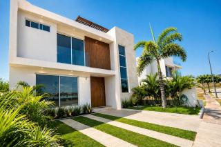 Lujosa villa en fraccionamiento Bnayar con 4 recámaras, alberca privada y Beach club - 5