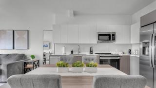 Great WiFi-Kitchen-Free Parking-#311 - 1