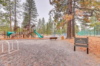 Hot Tub and SHARC Passes Renovated Sunriver Retreat - 7