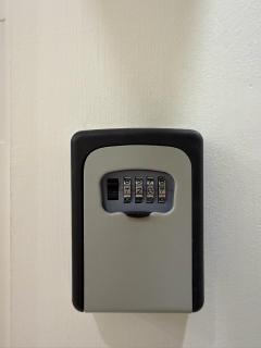 Modern Grey Luxe Studio Spacious & Stylish Retreat - 8