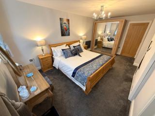Stansted Airport Stay, Parking and Luxury Suite - 9