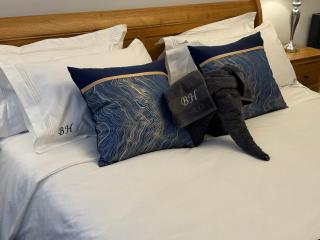 Stansted Airport Stay, Parking and Luxury Suite - 7