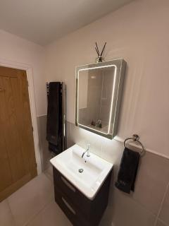 Stansted Airport Stay, Parking and Luxury Suite - 1