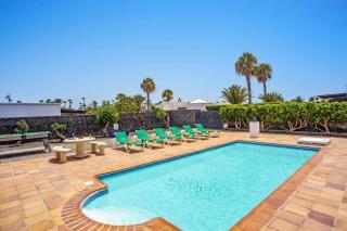 Villa Iko by Villa Plus - 9