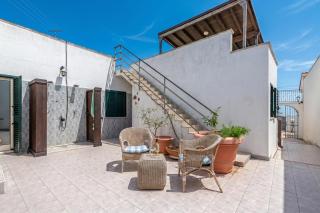 Kallisti Beach House - Happy Rentals - 0