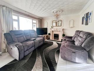 5 Bedroom House in Sutton Coldfield, Birmingham - 3
