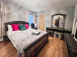 5 Bedroom House in Sutton Coldfield, Birmingham - 2