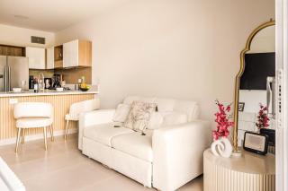 Relaxation and comfort in a tourist area - 0