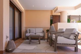 Luxury Urban Oasis with Sea View - 4