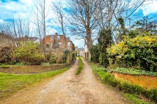 Central Tunbridge Wells Stylish & Spacious for 10 - 9