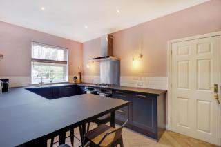 Central Tunbridge Wells Stylish & Spacious for 10 - 3