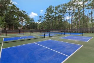 Wave of relaxation- pet-friendly villa with parking & court - 1