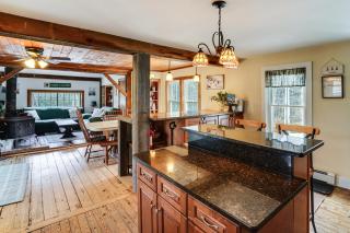 Peaceful All-Season Getaway for Families in Ludlow - 4