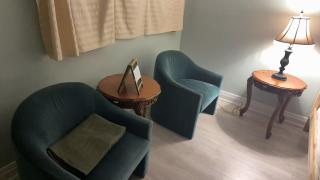 Ideal Bachelor Suite For Couples in Aurora - 0