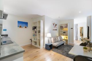 Clapham North Hideaway - 8