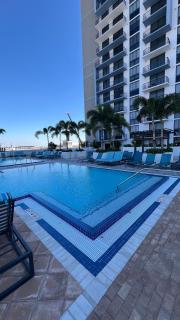 Free Parking Entire condo in Dawntown Doral - 5