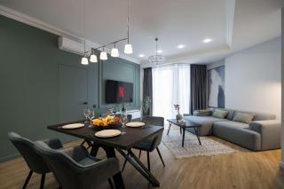 GrandStay MidTown Exclusive central apartment with Resident parking Bath and shower King bed and much more - 0