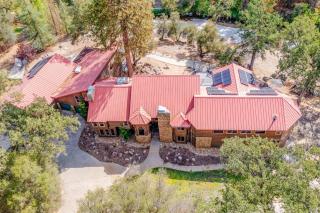 Goldside Mansion w/sleeping for 20 and tons of fun - 9