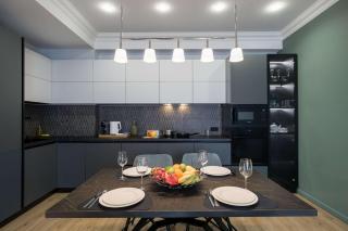 GrandStay MidTown Exclusive central apartment with Resident parking Bath and shower King bed and much more - 2