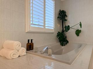 Superb in the suburbs - 5