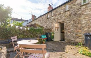 Cosy Llangattock Hideaway - 7