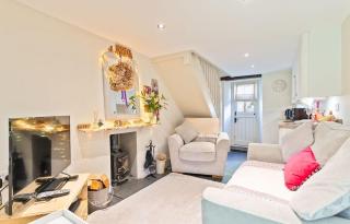 Cosy Llangattock Hideaway - 6