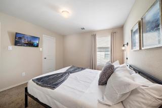 Near IAH Houston Home Yard BBQ Games Wi-Fi Pets - 7