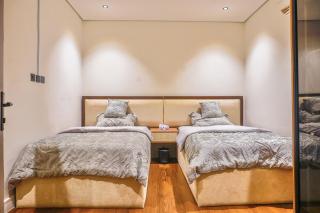 Executive Suite - Private Entry - 4