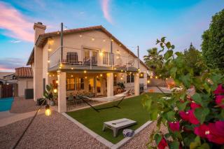 Desert Daze - A Fun-Filled 5BR Retreat - Sleeps 12 - 8
